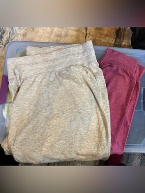 Livi Active Gray and Pink Ombré Joggers Size 26/28 EUC